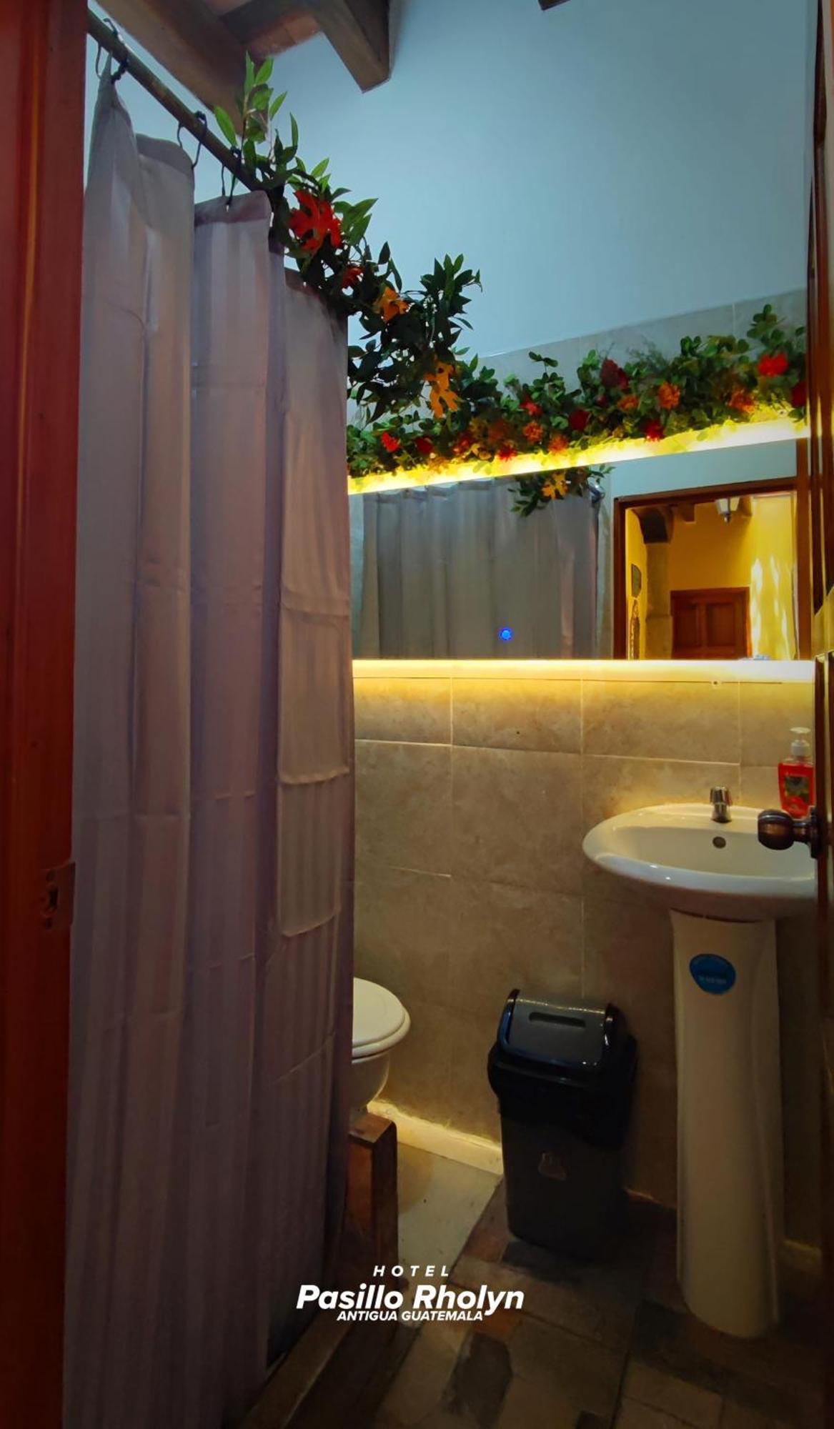 אנטיגואה גואטמלה Hotel Rholyn Pura Vida !! מראה חיצוני תמונה